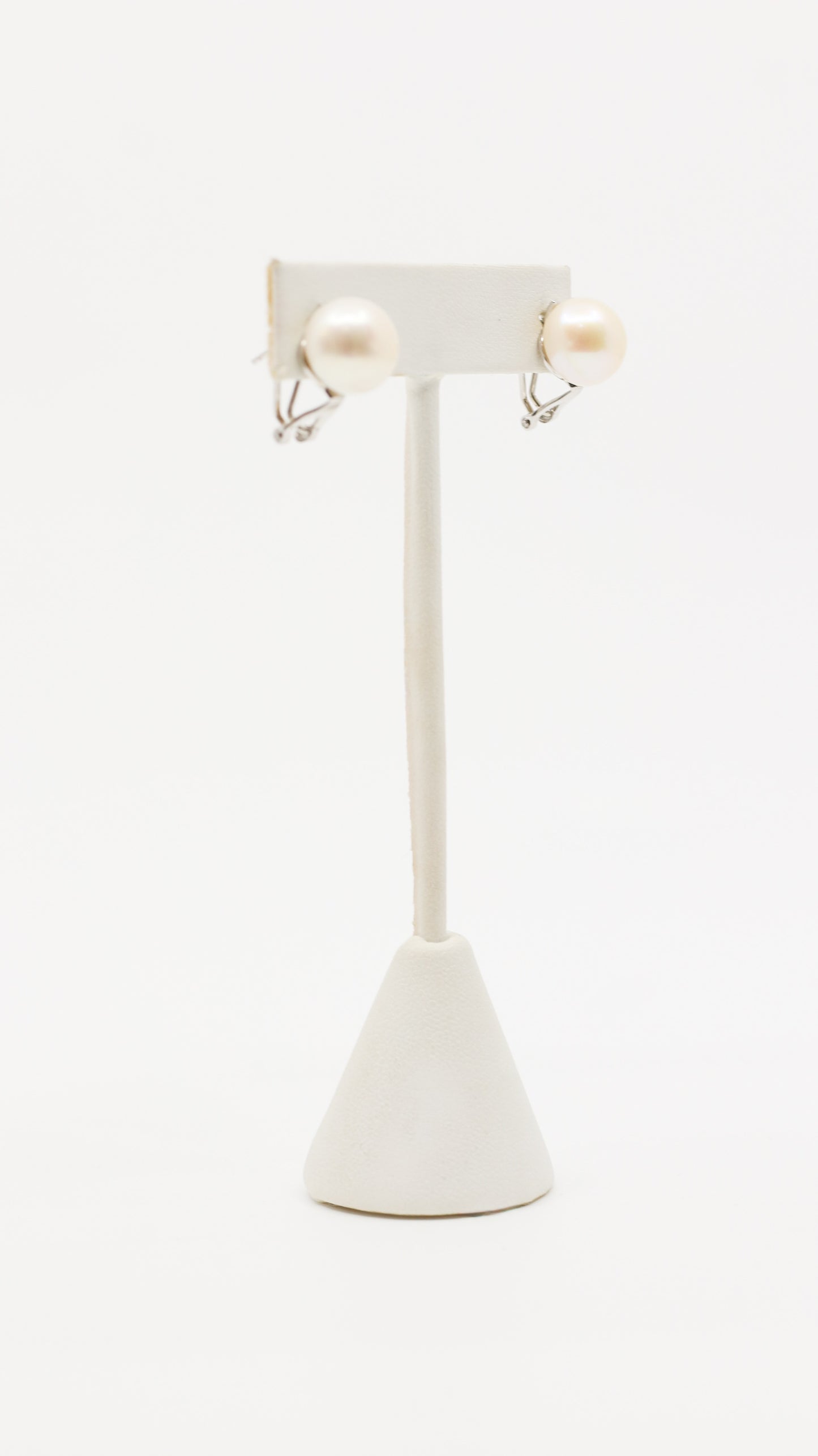 ARETES PERLAS CON CIERRE DE OMEGA