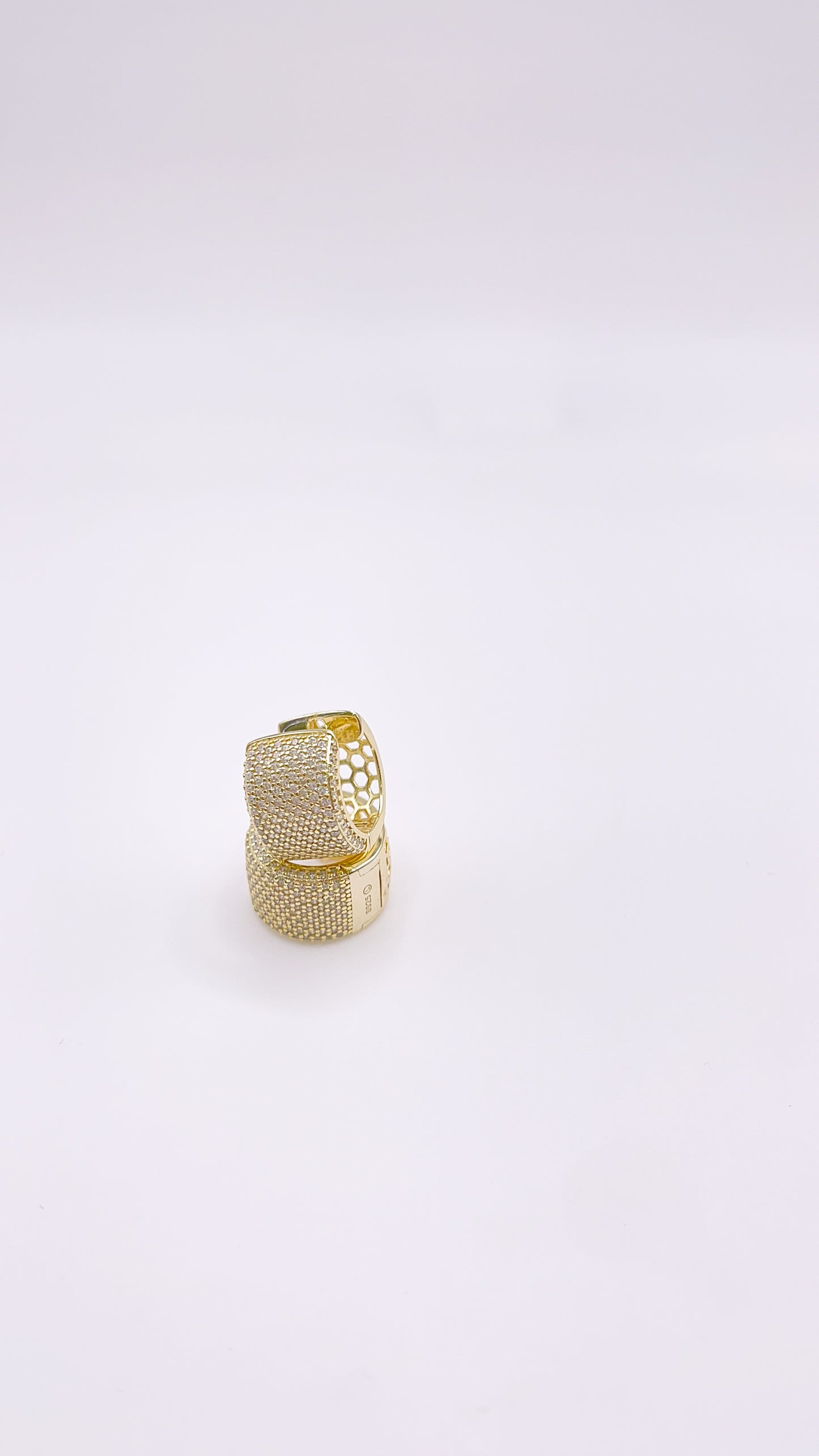 ARETES HUGGIES PAVE