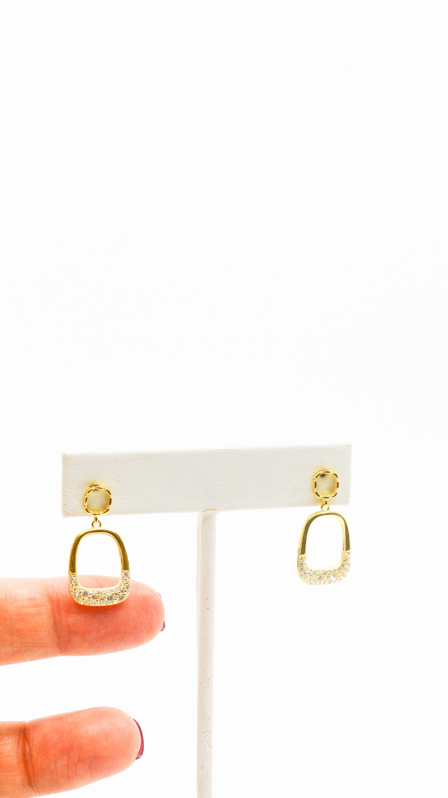 ARETES SQUARE