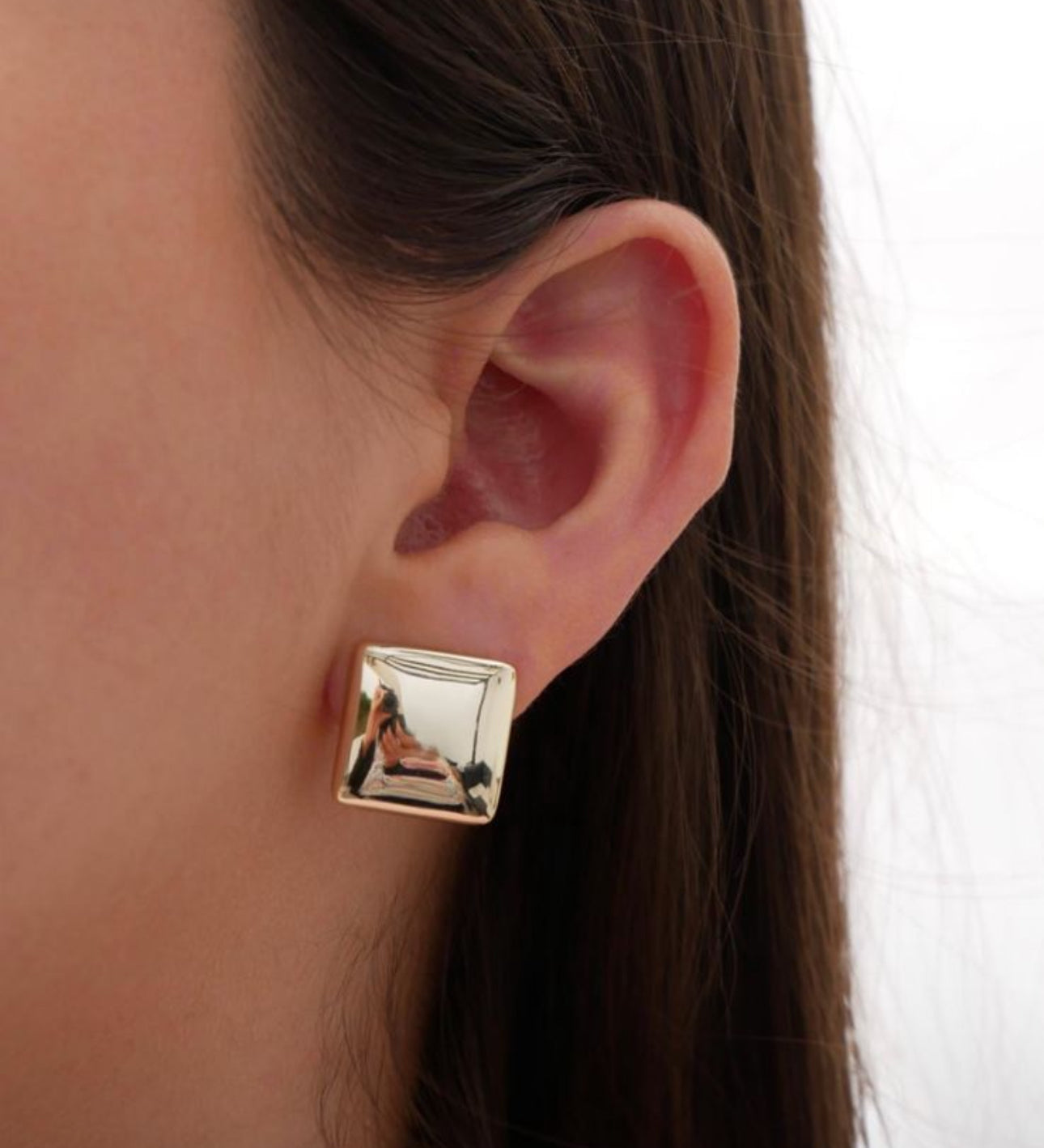 ARETES SQUARE