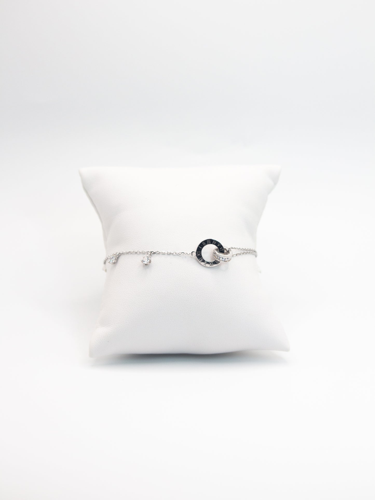 PULSERA CON CIRCULOS Y NUMEROS ENTRE