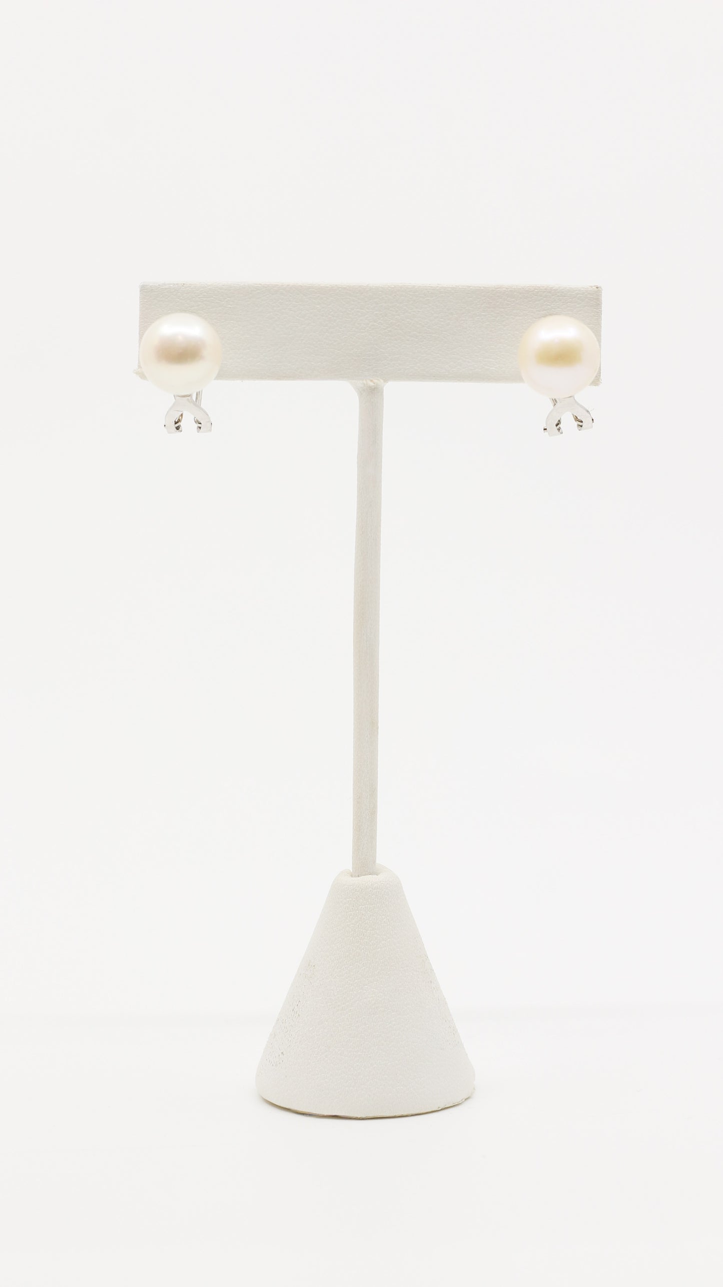 ARETES PERLAS CON CIERRE DE OMEGA