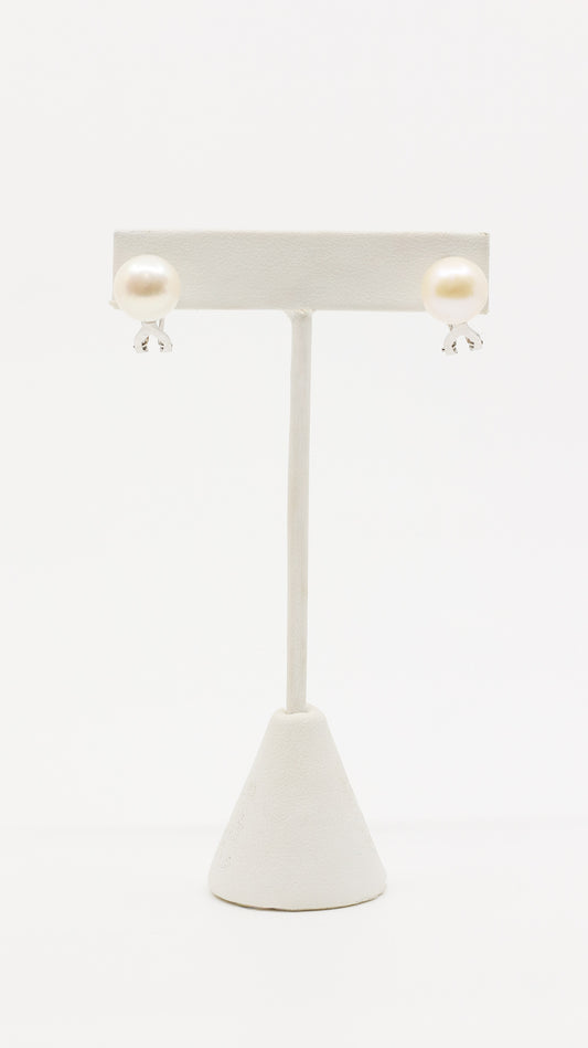 ARETES PERLAS CON CIERRE DE OMEGA