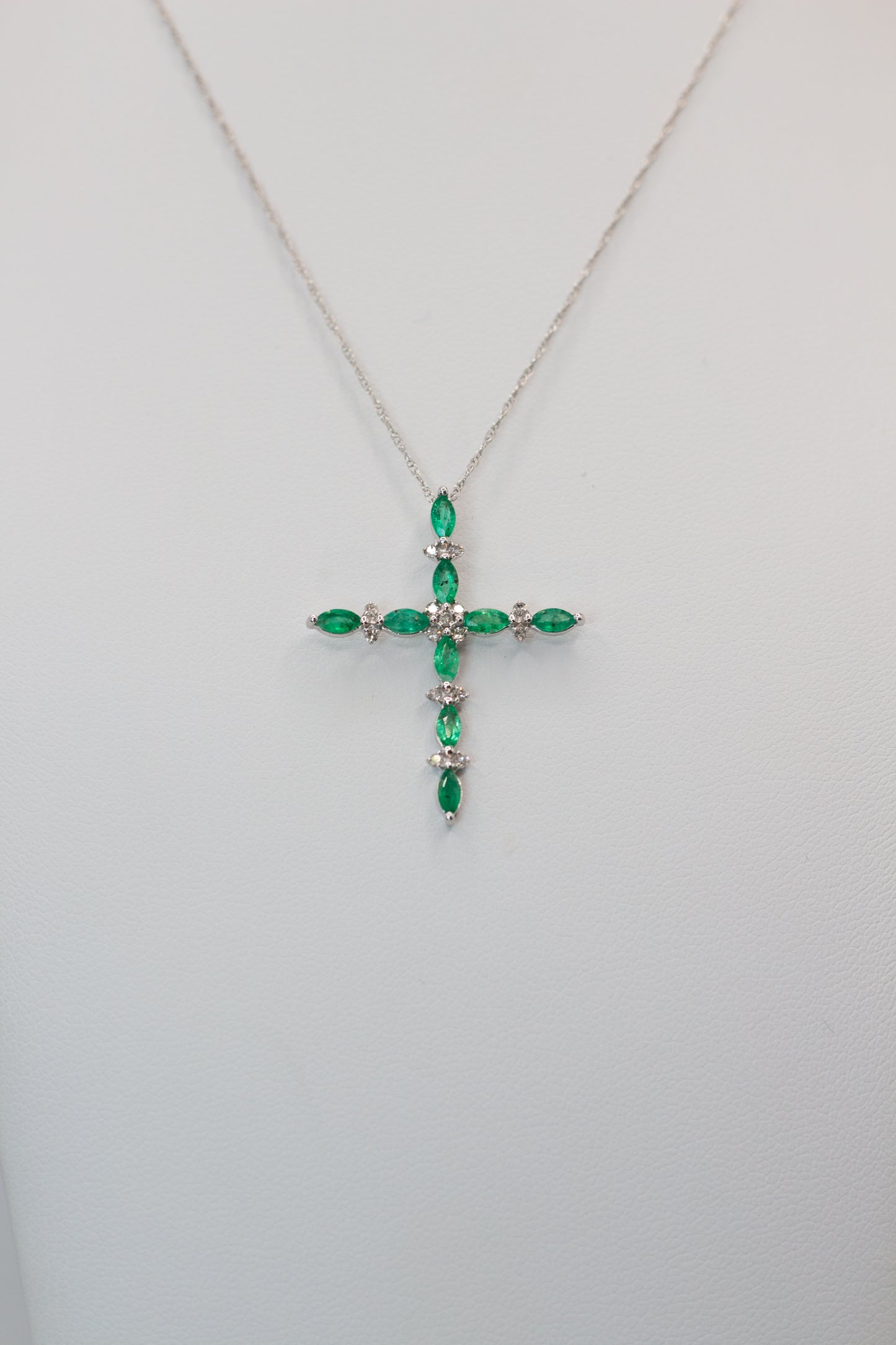 CADENA CROSS & DIAMOND